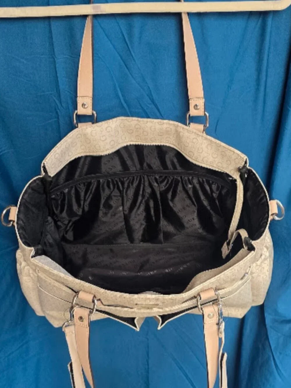 GUESS 4G Multi-functional / Work Tote / Travel Carry-On / Diaper Bag